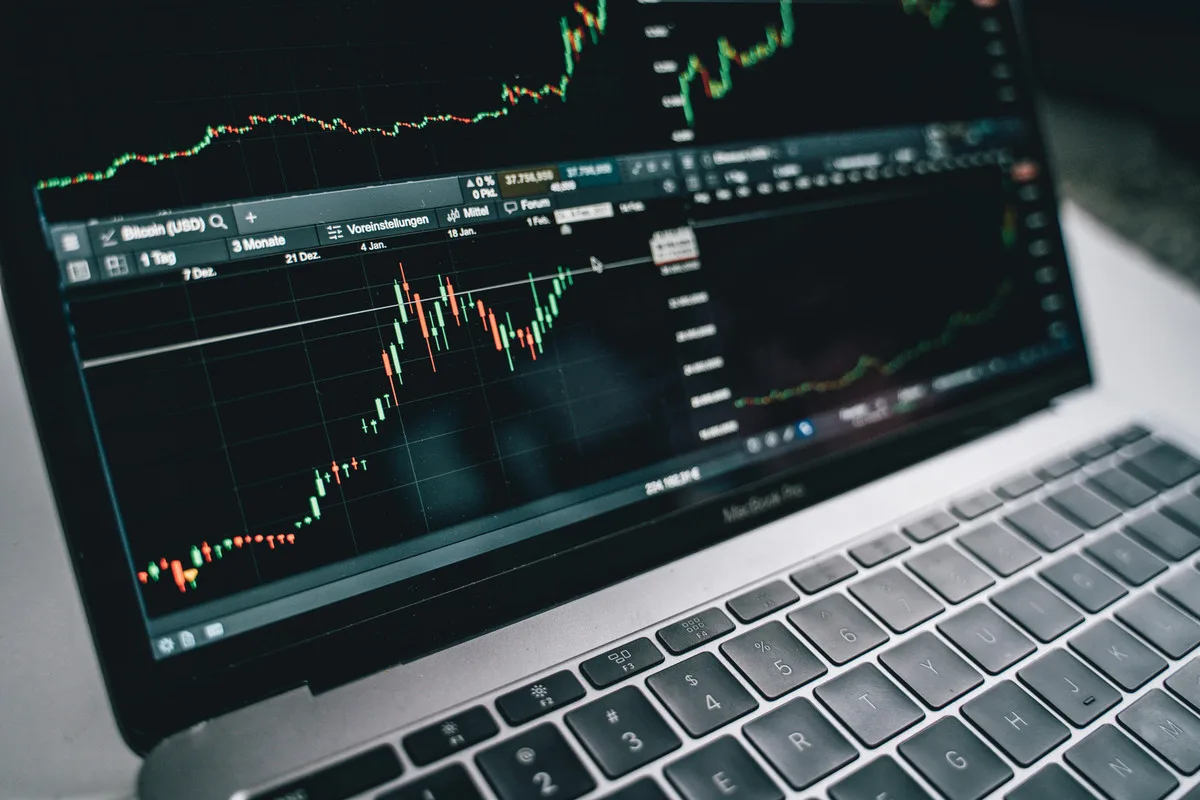 prop trading firm trading chart on laptop